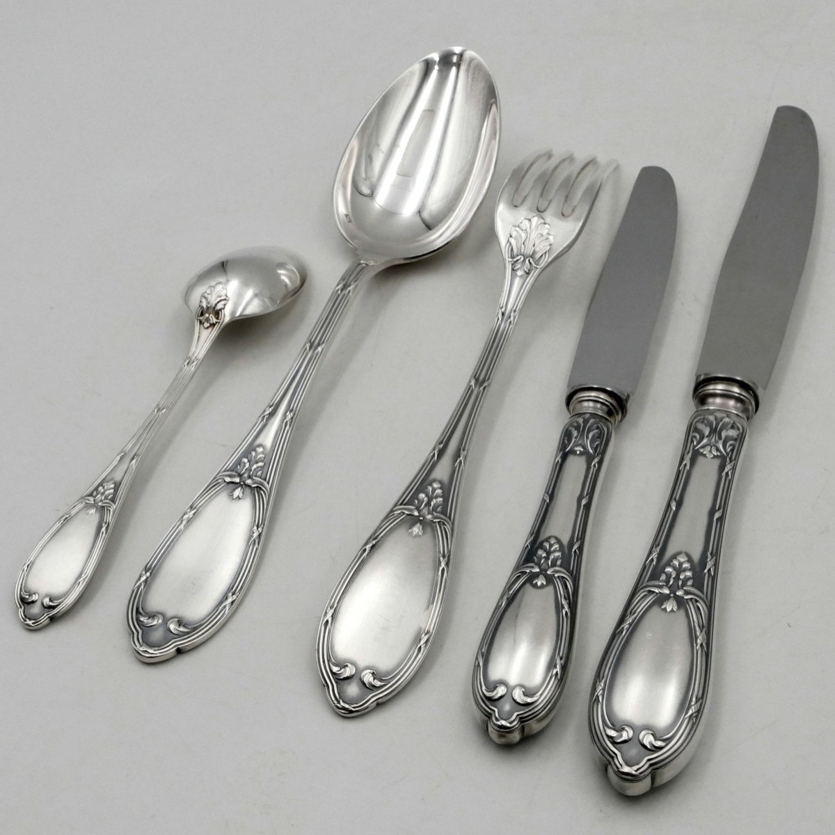 140-piece Louis XVI Style Flatware Set, Ribbons, Case, Silver-plated Metal, 20th Century.-photo-7