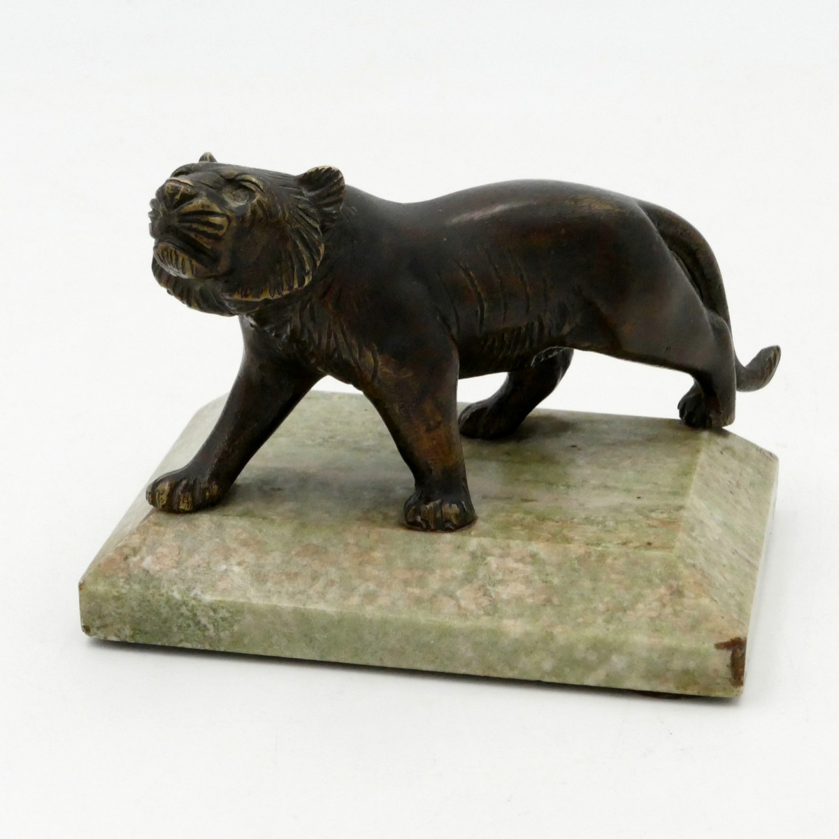 Tigre marchant, petit bronze, vers 1920.