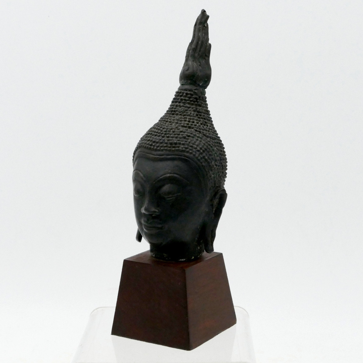 Birmanie, tête de Bouddha en bronze à patine brune, fin XIXe à début XXe siècle.