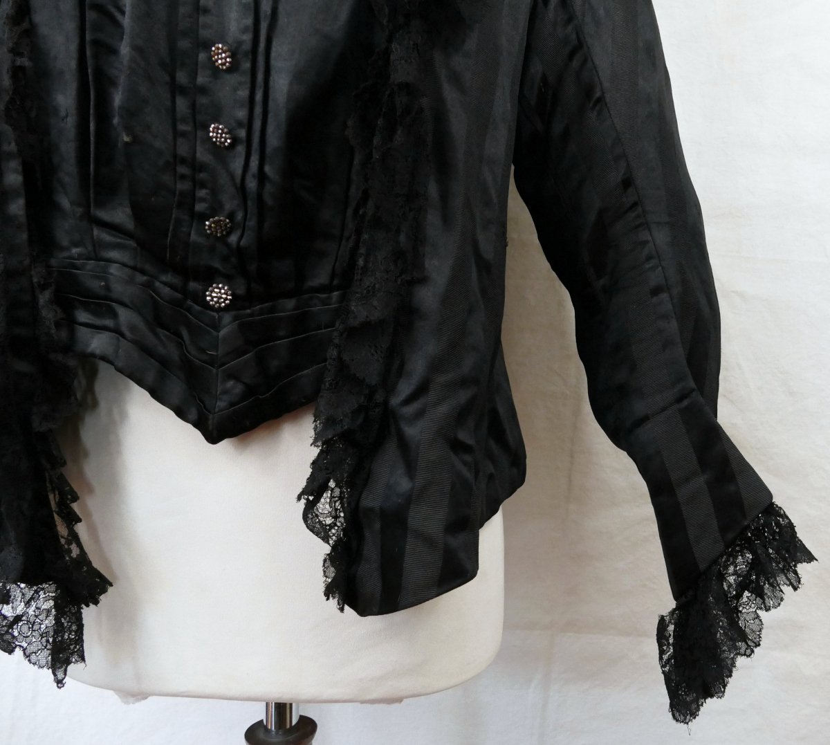 Haut de vêtement de femme, fin XIXe siècle.-photo-2