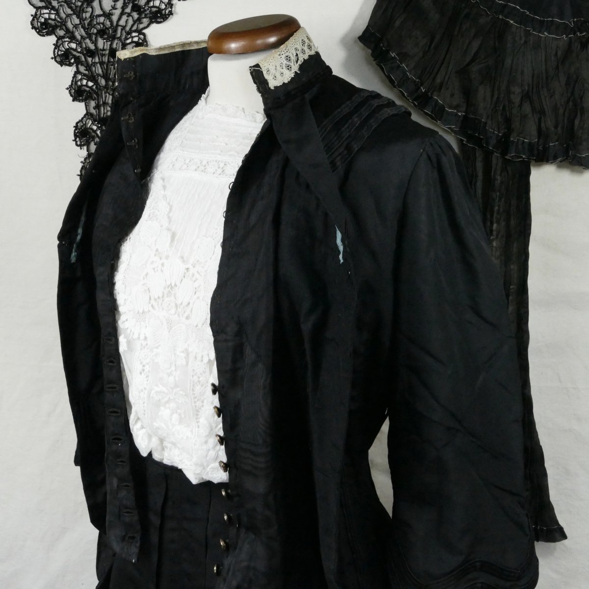 Tenue complète, vêtement de femme, fin XIXe siècle.-photo-2