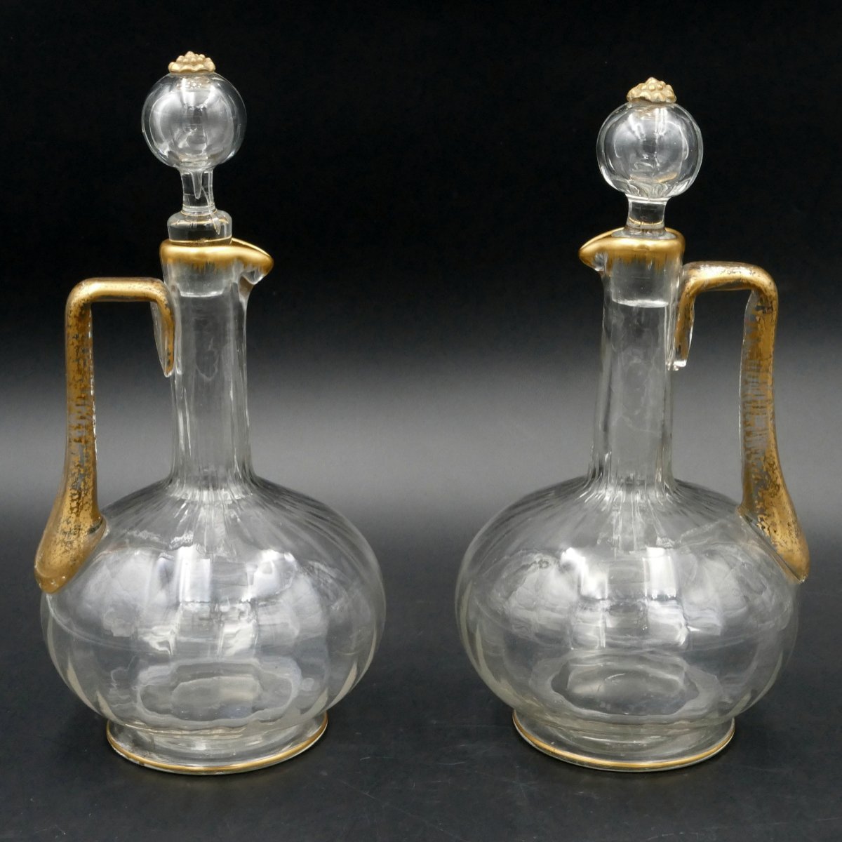 4 carafes en verre soufflé à côtes vénitiennes, rehauts or, Fin XIXe, Legras (?).-photo-2