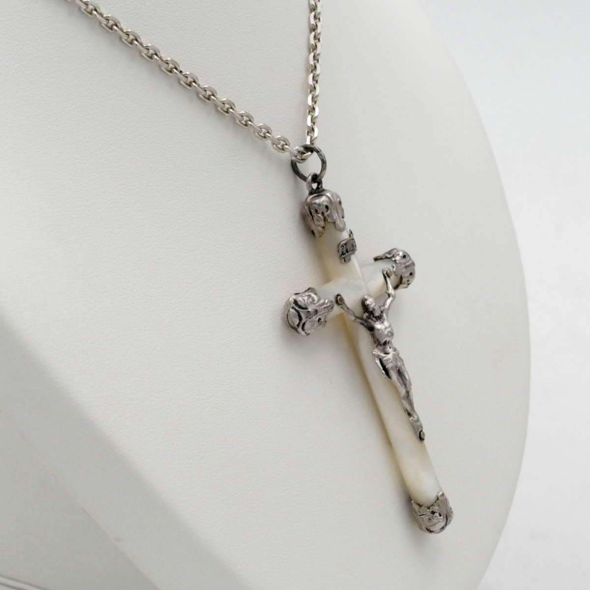Chaîne et pendentif croix XIXe en argent massif et nacre. -photo-4