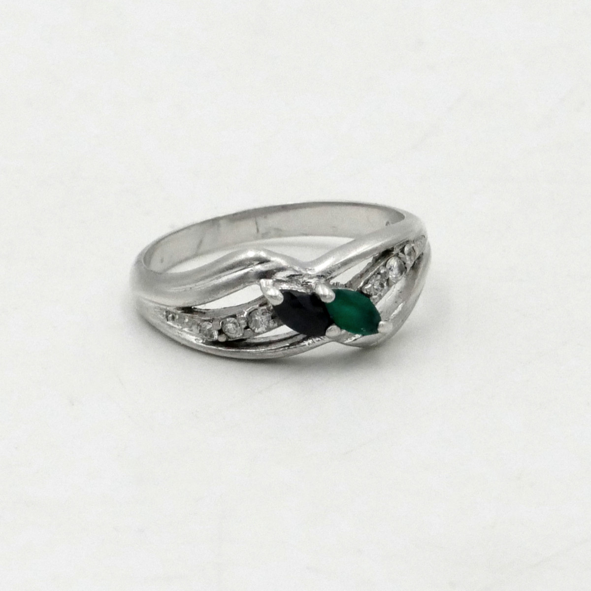 Bague en argent massif, émeraude et saphir, TDD 53.
