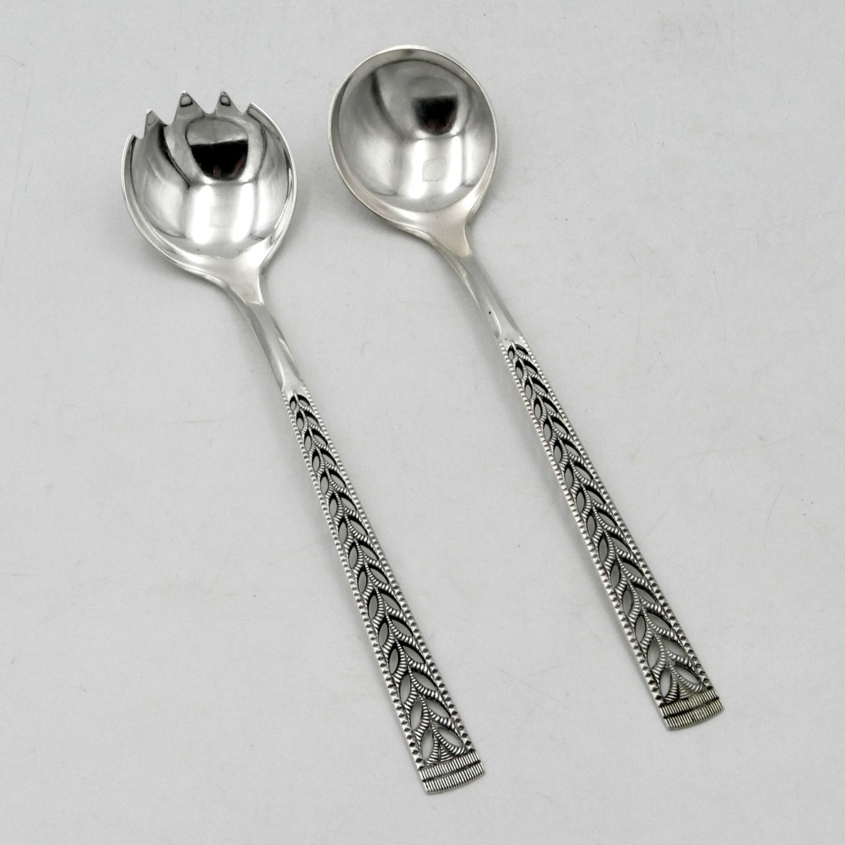  Norvège, longs couverts à salade en argent massif 830 S, XXe siècle. 