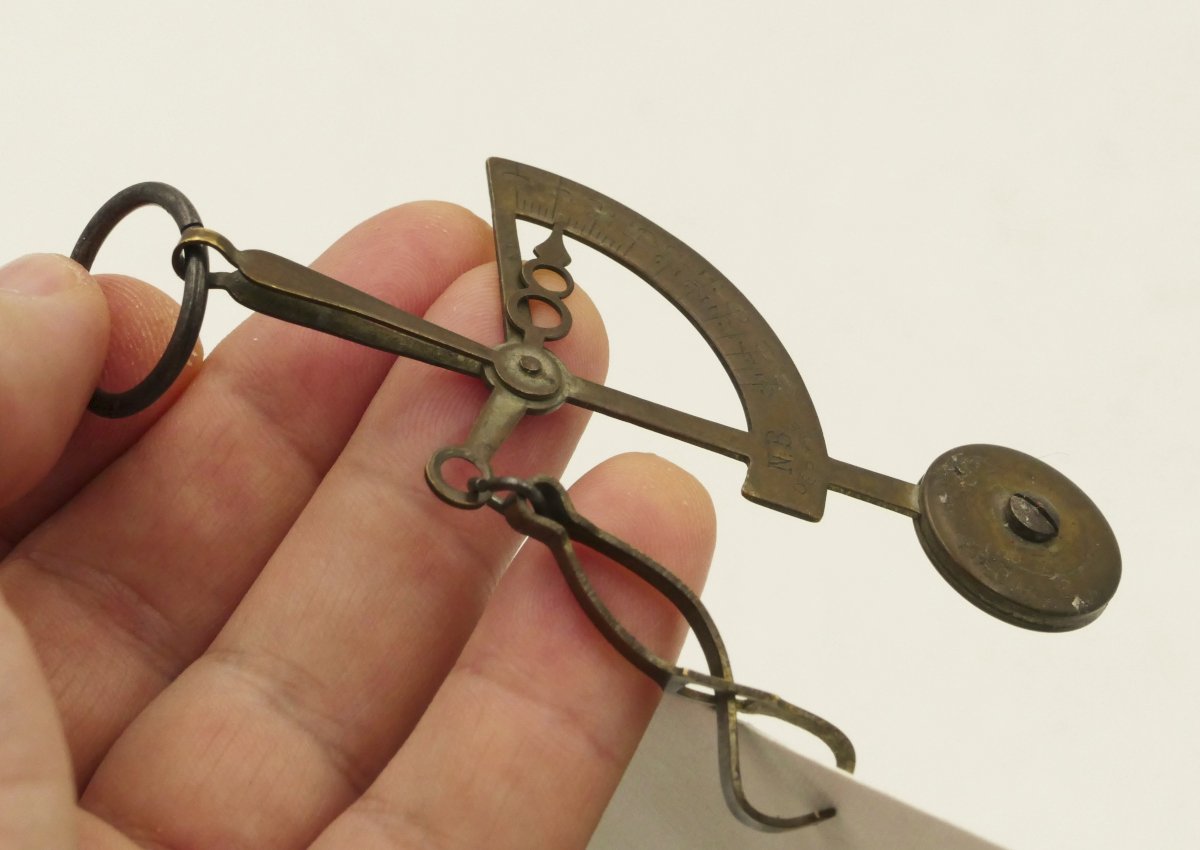 Miniature Pocket Letter Scale Made Of Brass, Marked With The Registered Trademark "n B," 19th Century.-photo-5
