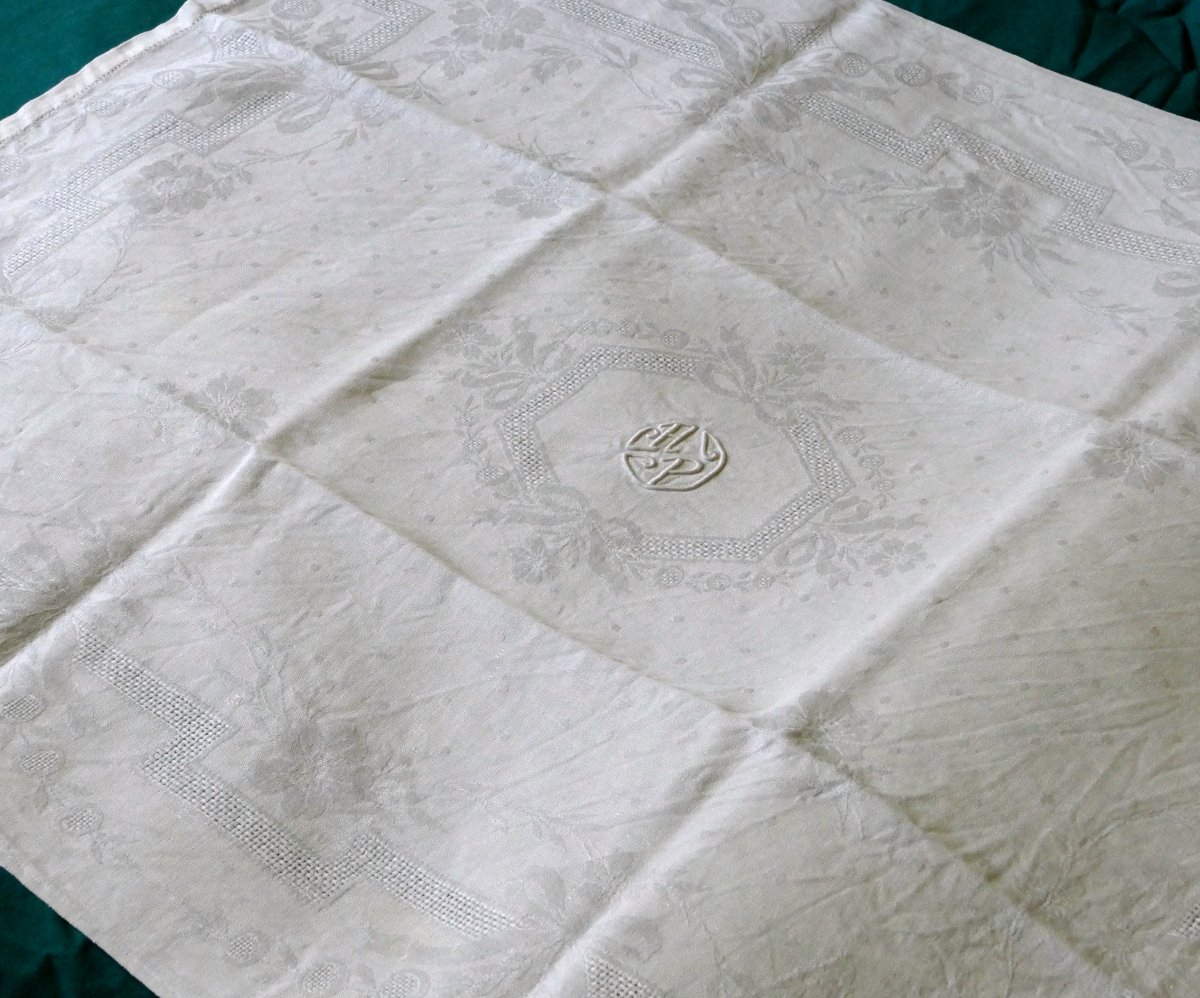 Douze grandes serviettes damassées Art Déco, monogramme « A P ». -photo-4