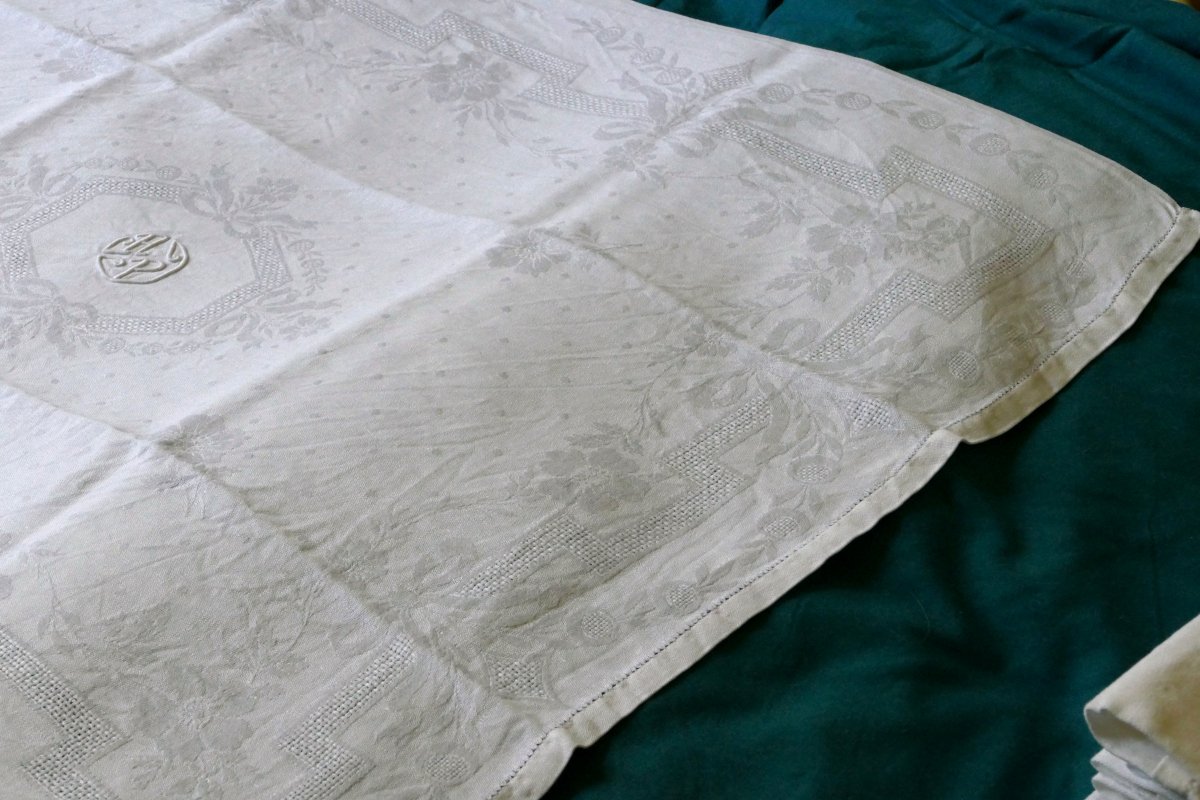 Douze grandes serviettes damassées Art Déco, monogramme « A P ». -photo-5