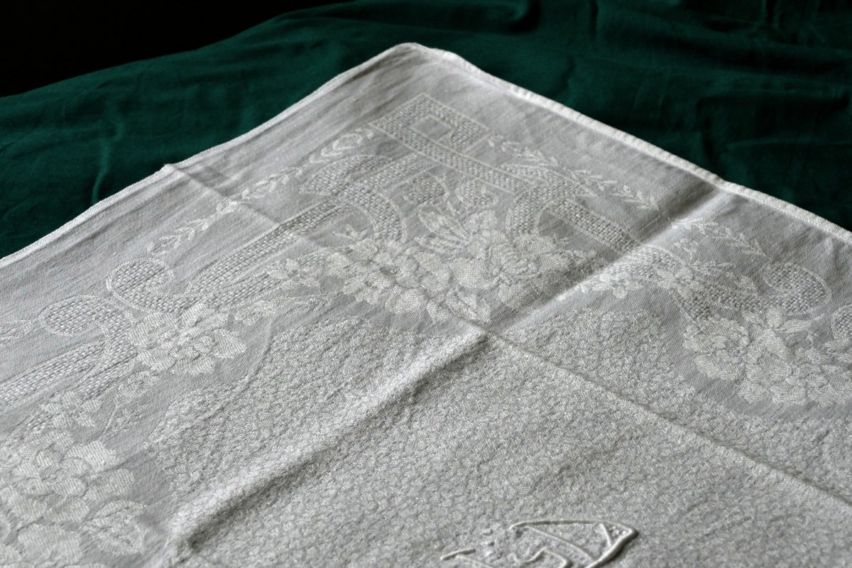 Nappe et ses douze serviettes « L D » décor damassé et ajouré, Art Nouveau. -photo-3