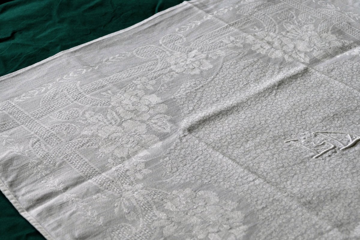 Nappe et ses douze serviettes « L D » décor damassé et ajouré, Art Nouveau. -photo-4