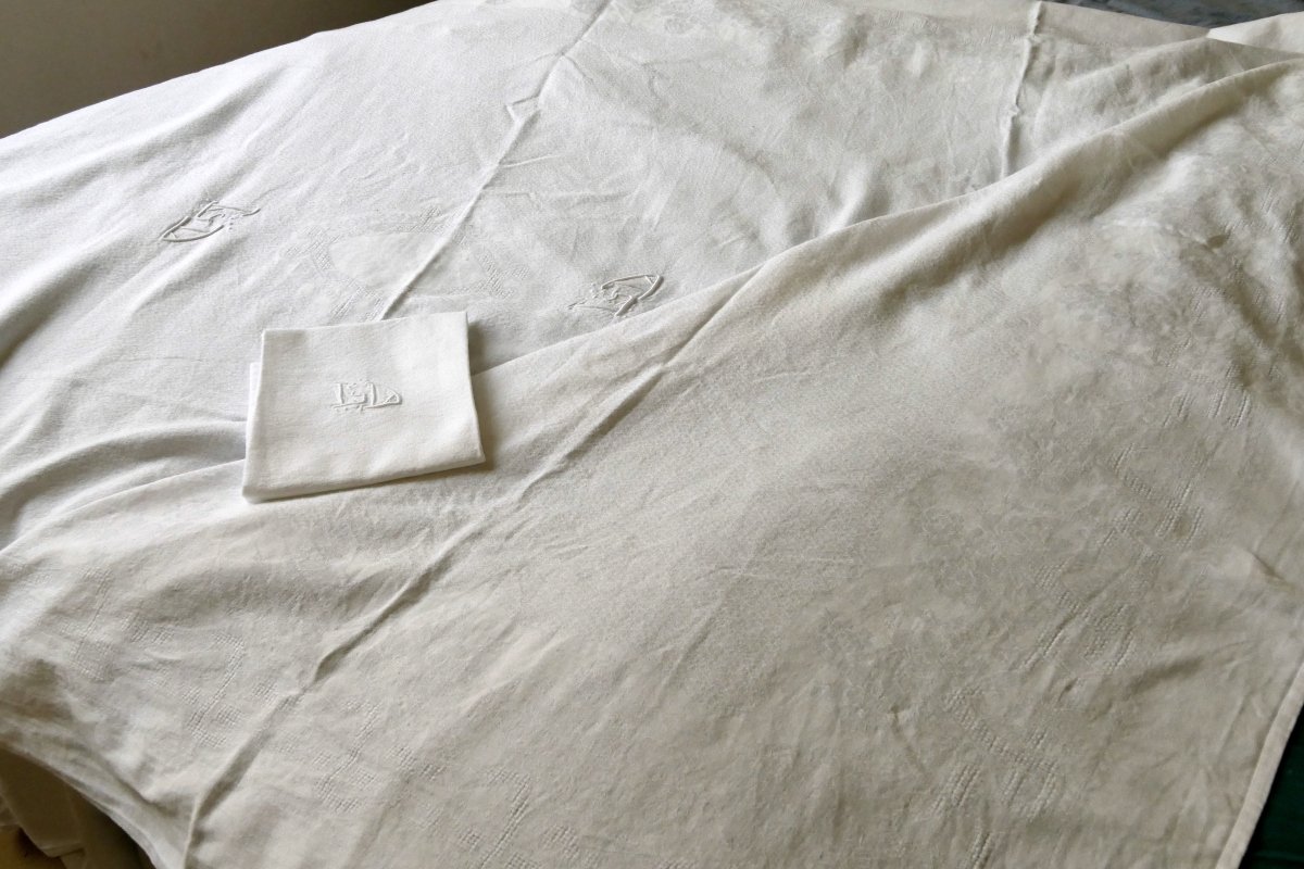 Nappe et ses douze serviettes « L D » décor damassé et ajouré, Art Nouveau. -photo-2