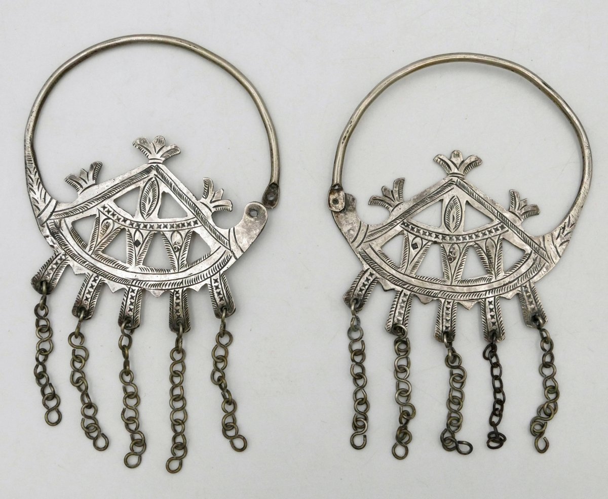 A Collection Of Maghreb Jewelry, Including Silver Pieces, Pendants, Bracelets, Headdresses, Etc. 20th Century.-photo-1