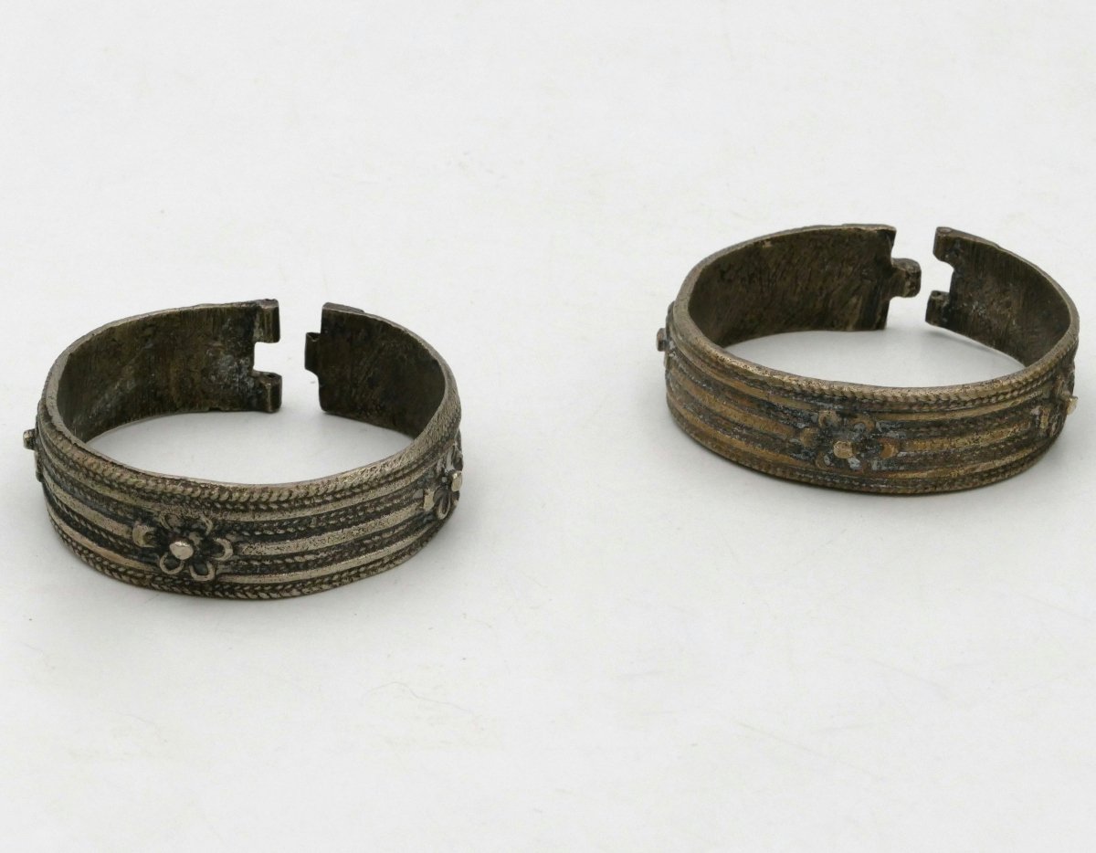 A Collection Of Maghreb Jewelry, Including Silver Pieces, Pendants, Bracelets, Headdresses, Etc. 20th Century.-photo-4