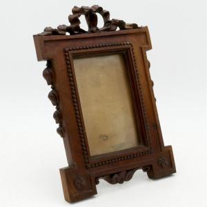 Louis XVI Style Carved Wooden Photo Frame, Decorated With A Ribbon Bow, 1900.