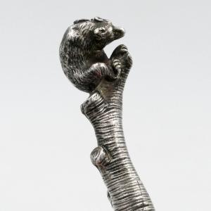 « Ours grimpant à un arbre », canne badine début XXe siècle.