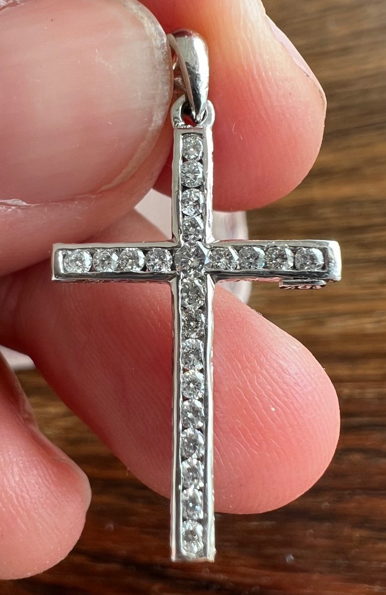Cross In 18 Carat White Gold Set With Brilliants On One Side And Sapphires On The Other Side-photo-1