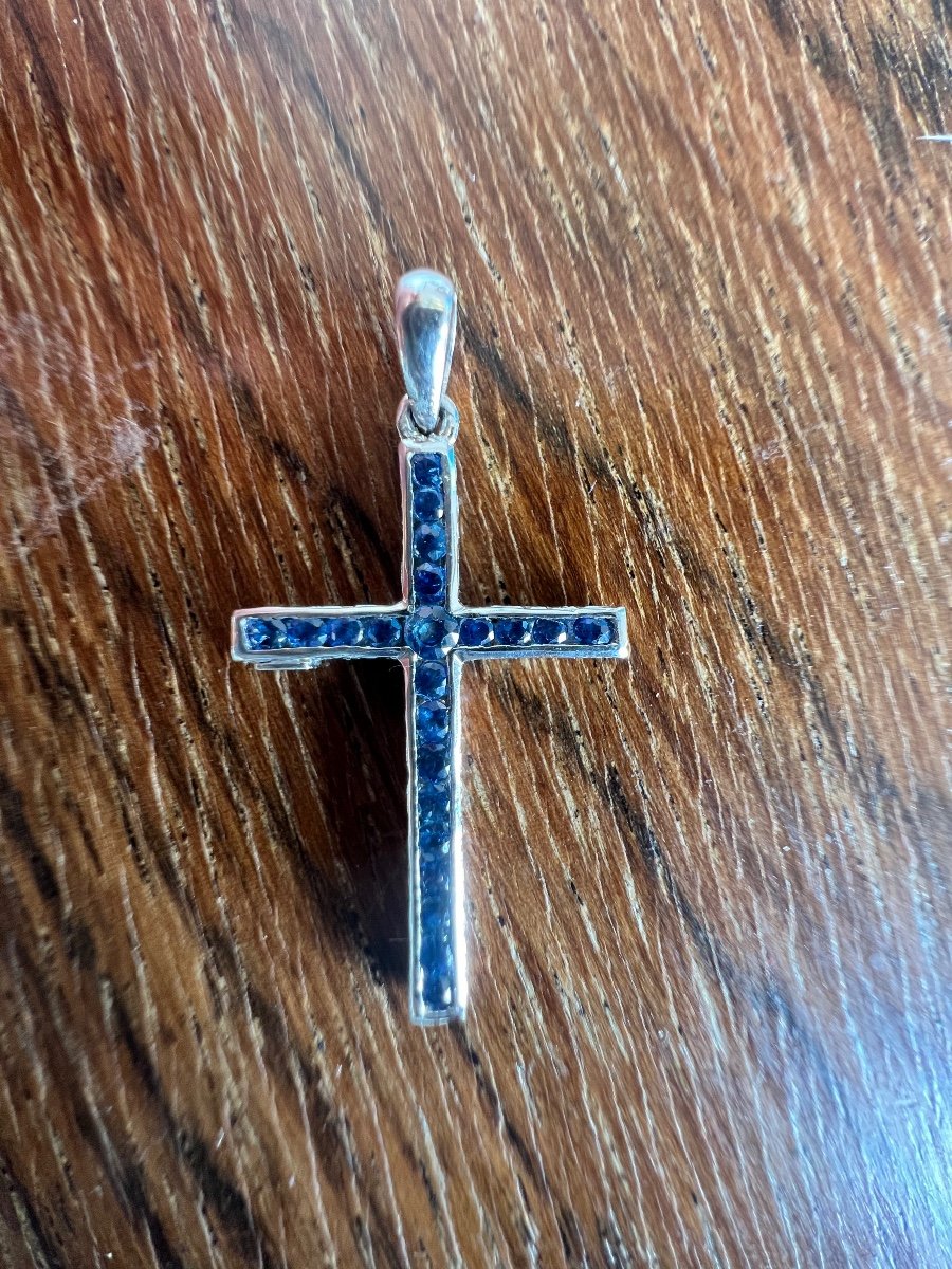 Cross In 18 Carat White Gold Set With Brilliants On One Side And Sapphires On The Other Side-photo-3
