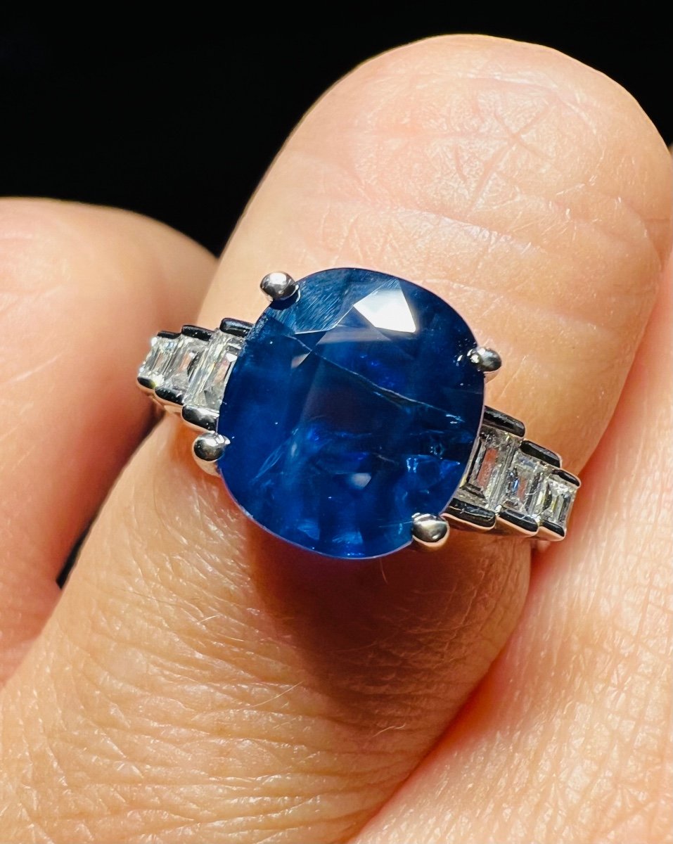 Sapphire Diamond Ring 18 Carat White Gold