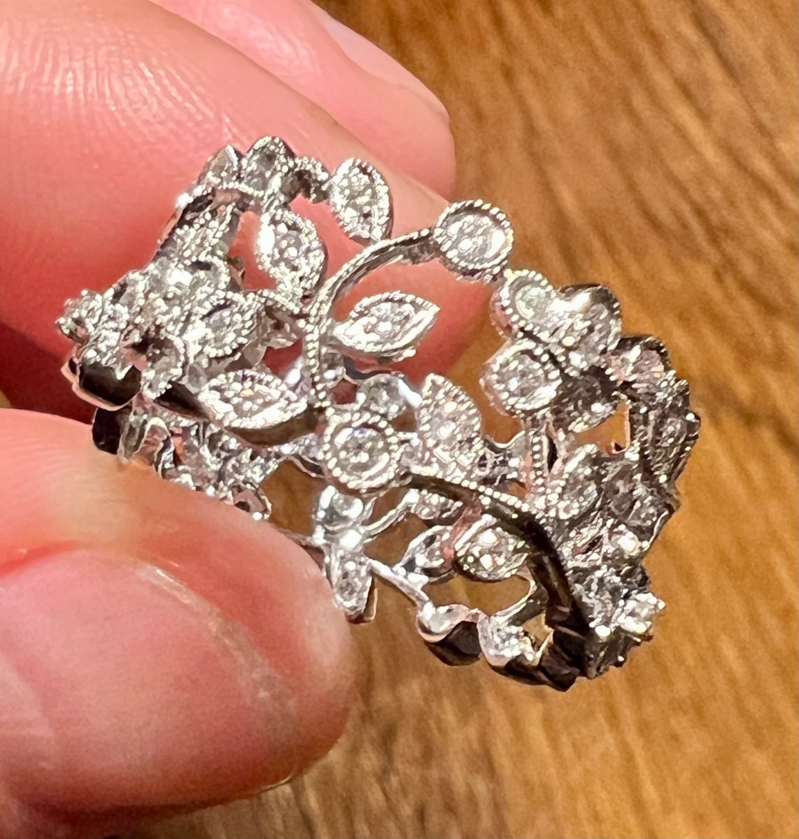 Diamond Wedding Ring In White Gold Crafted With Flower Motifs-photo-4