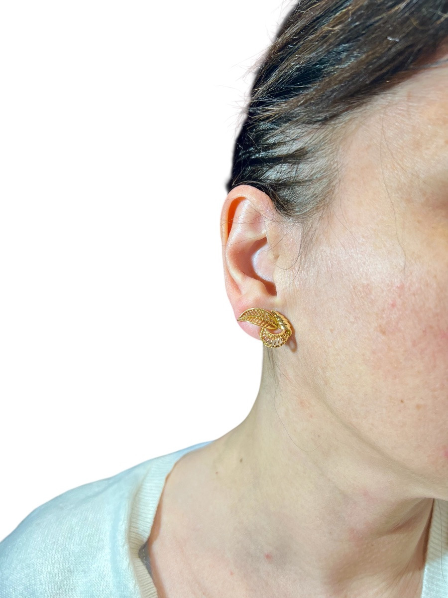 French 1950s Sculptural Clip-on Earrings In 18k Rose-tinted Gold – Mid-century Modern Volute Le-photo-2