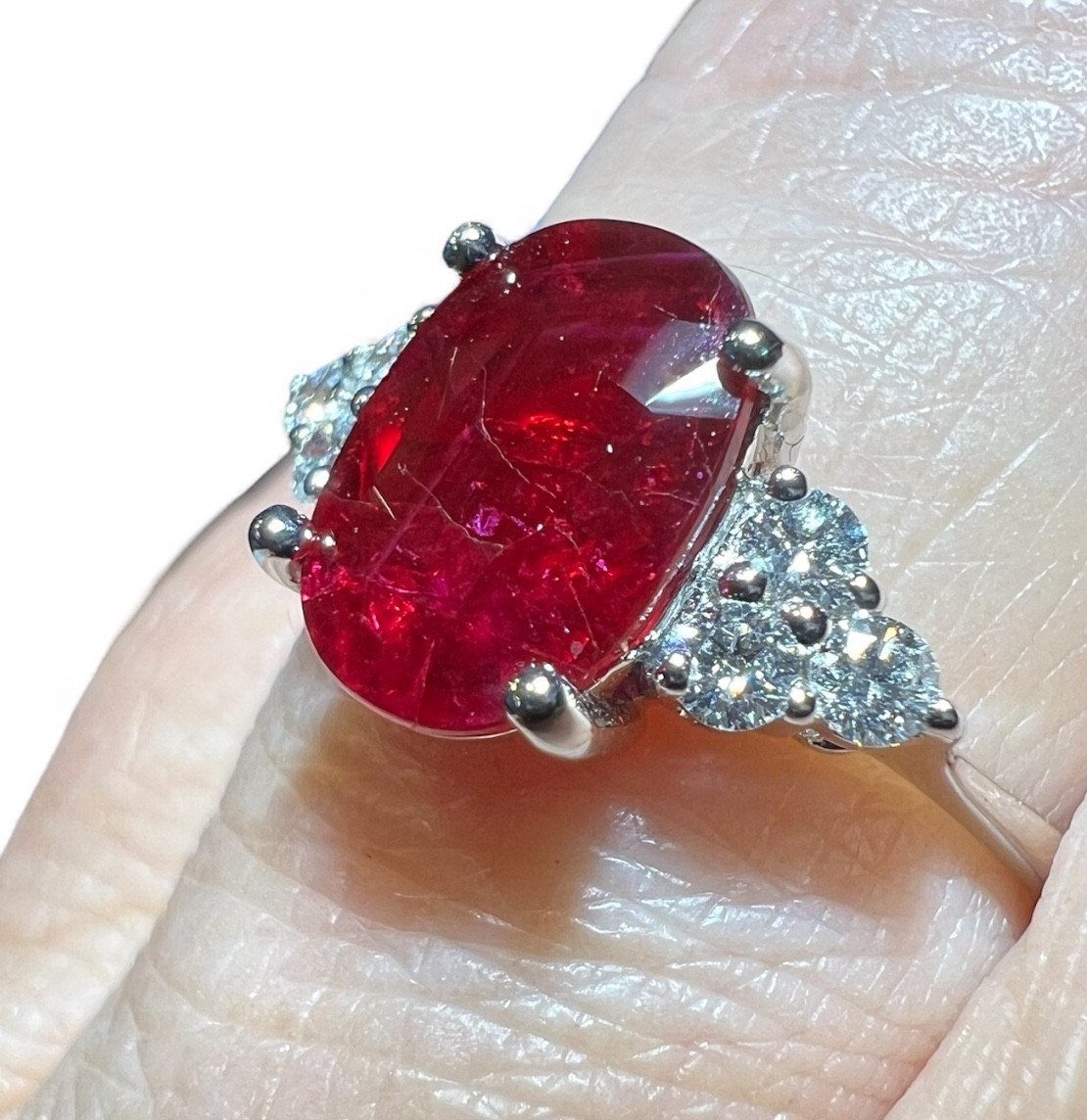 18k White Gold Ring Set With A 2.04 Ct Natural Ruby – Intense Red & Diamond Brilliance