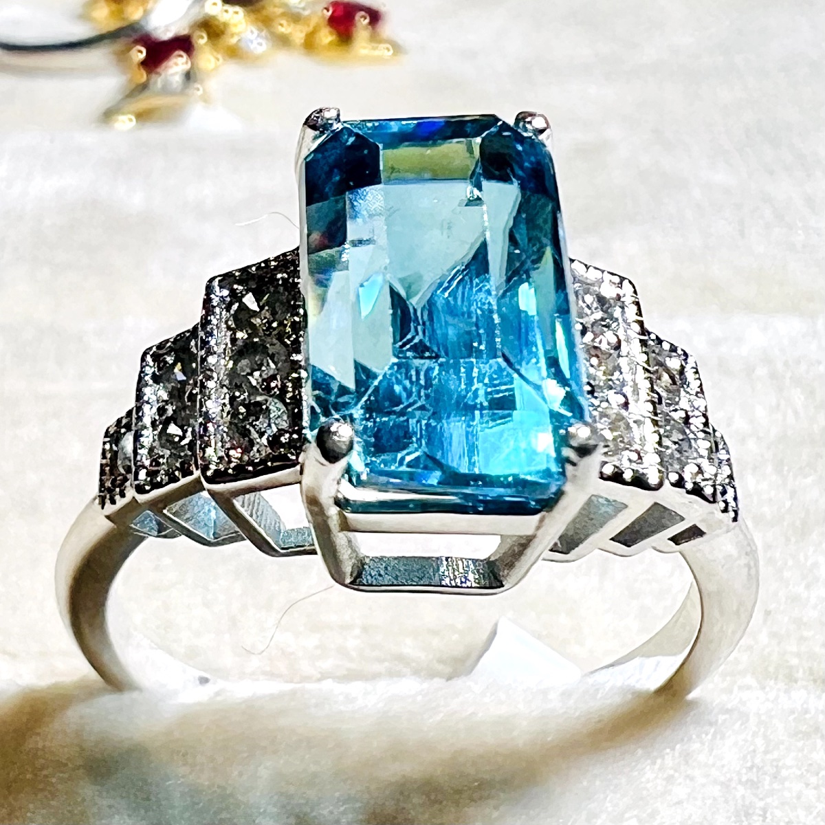 Bague en or blanc 18 ct, zircon bleu naturel 6 ct et diamants-photo-2