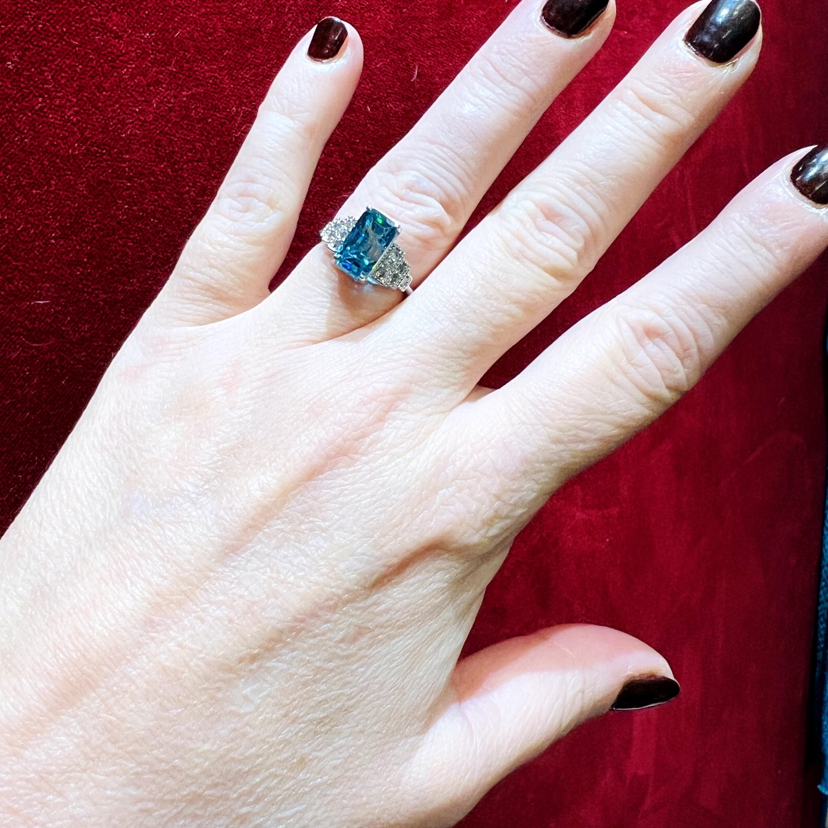 Bague en or blanc 18 ct, zircon bleu naturel 6 ct et diamants-photo-3