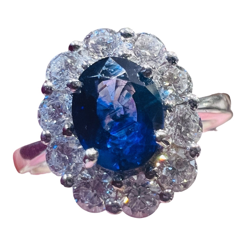 Bague Pompadour en or blanc 18 carats, saphir bleu roi de 1,29 ct et diamants-photo-2
