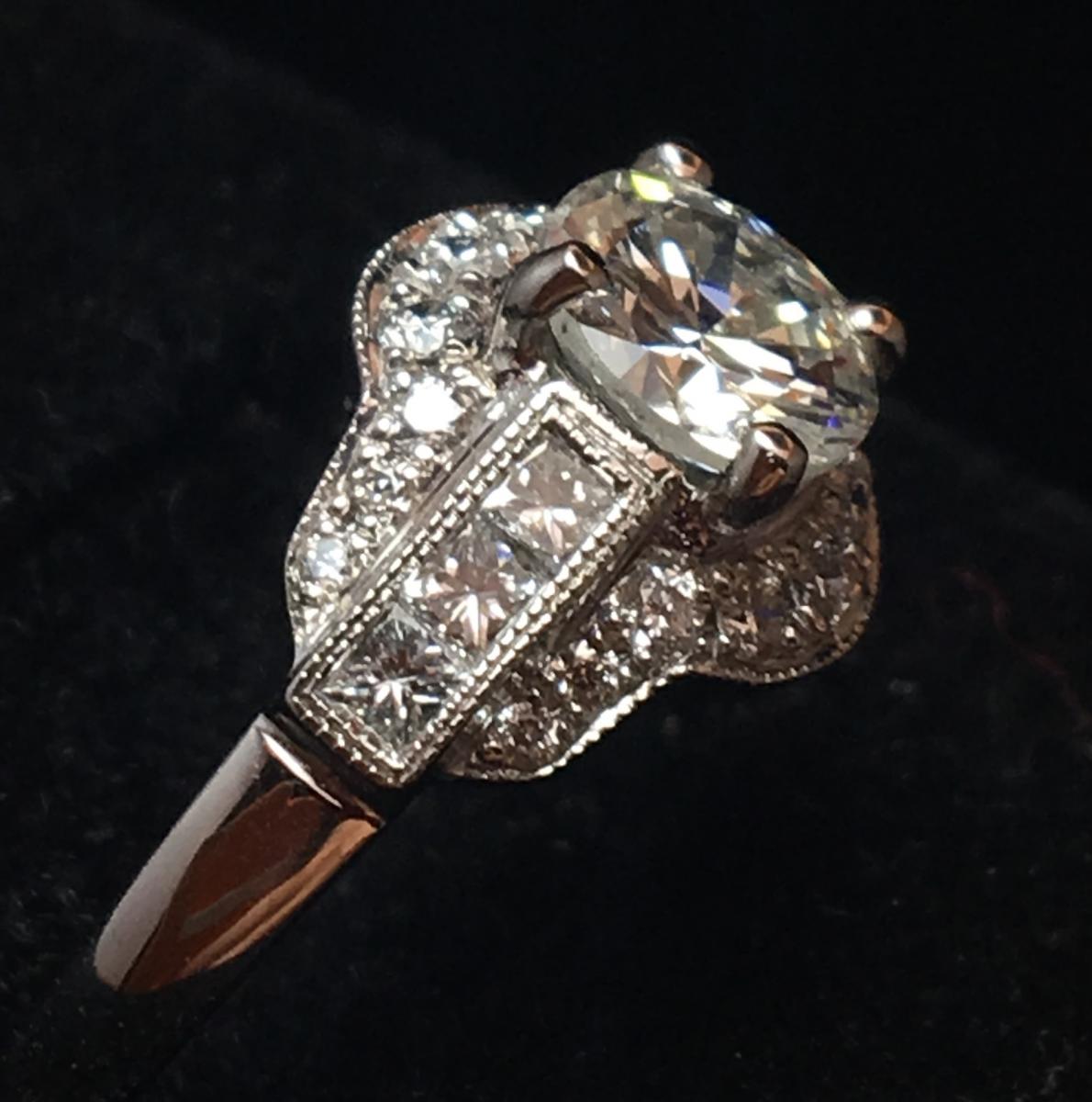 18ct Gold Ring Set With A 0.80ct Central Diamond-photo-2