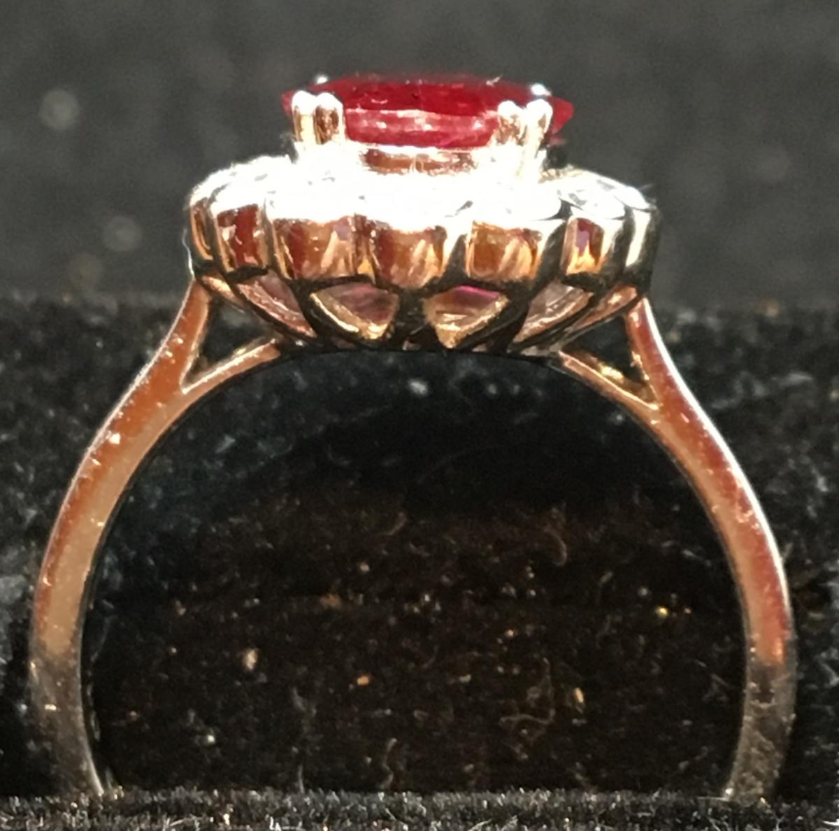 18ct Gold Ring Set With A Ruby Surrounded By Brilliants-photo-3
