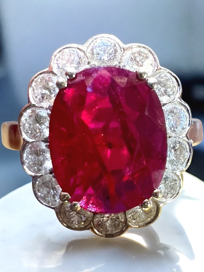 Bague Pompadour rubis sang de pigeon 1.60 ct et diamants, or blanc 18k Style Art DÉCO