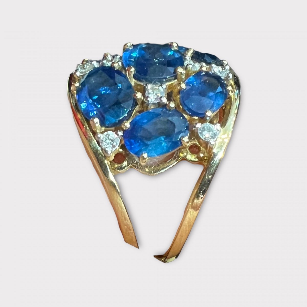 18ct Gold Ring Set With Sapphires And Diamonds-photo-1