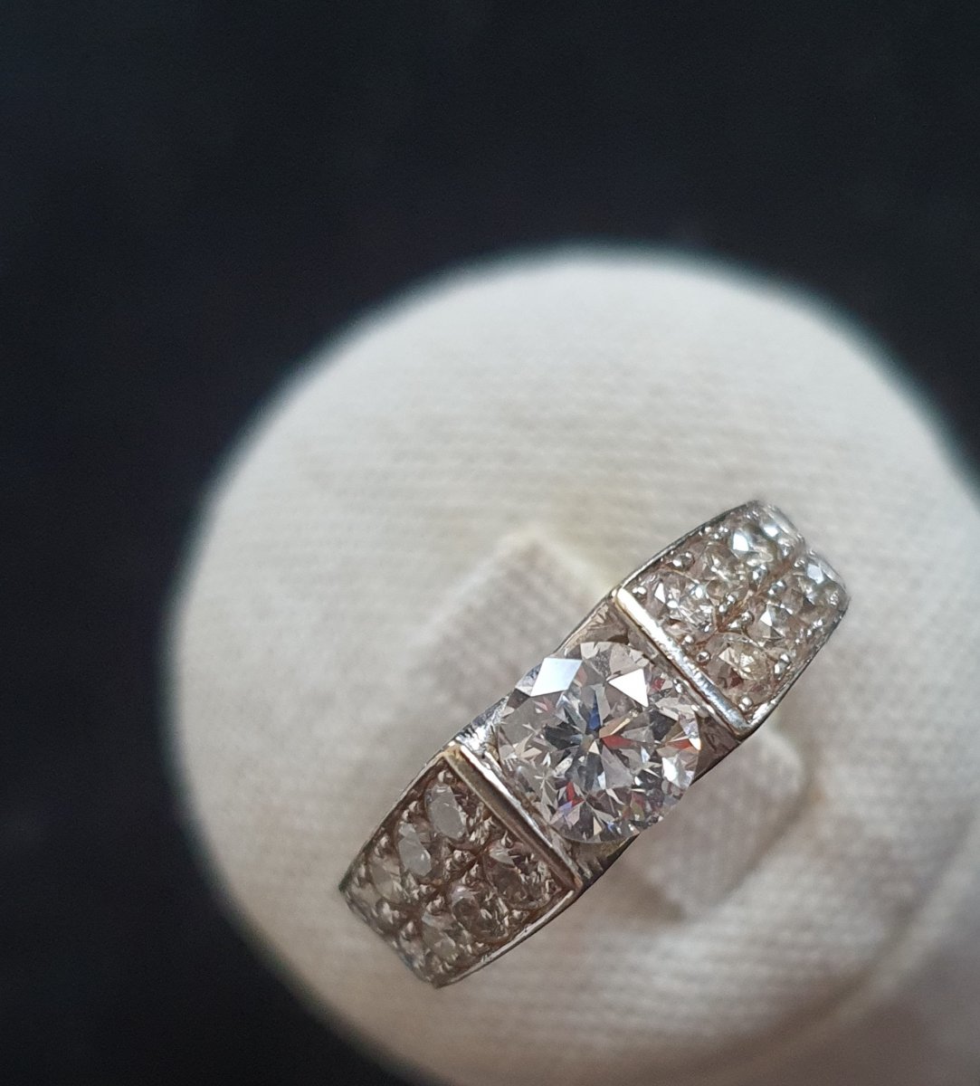 18ct Gold Ring Set With A 1ct Diamond Surrounded By A Paving Of Diamonds For 1.50ct