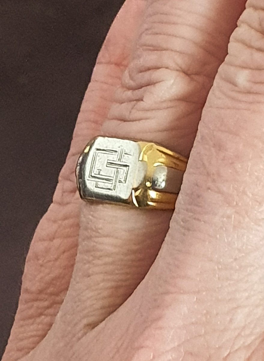 18ct Gold Ring, Signet Ring-photo-1