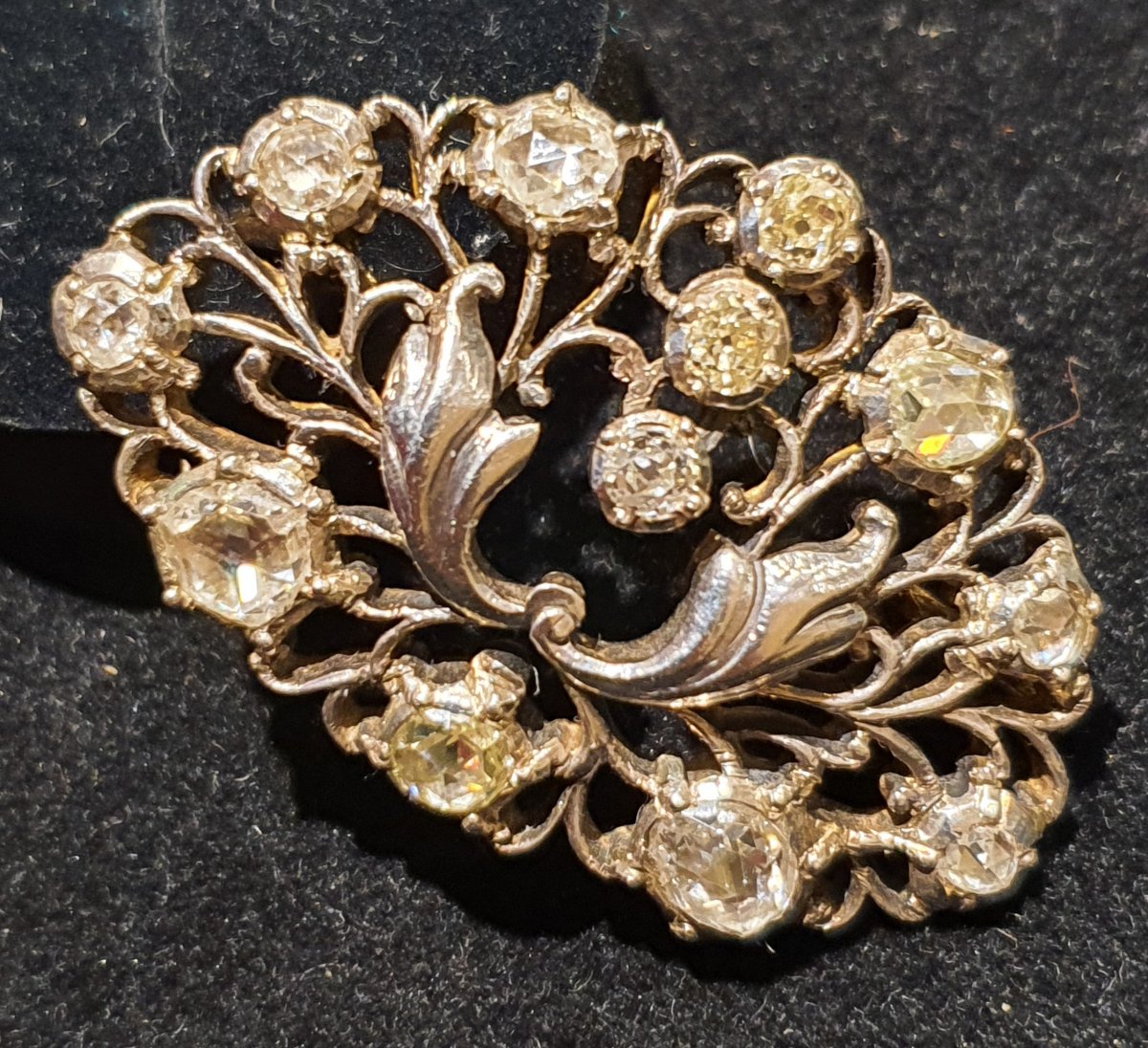 18k Gold And Silver Brooch Set With Old Cut Diamonds-photo-1