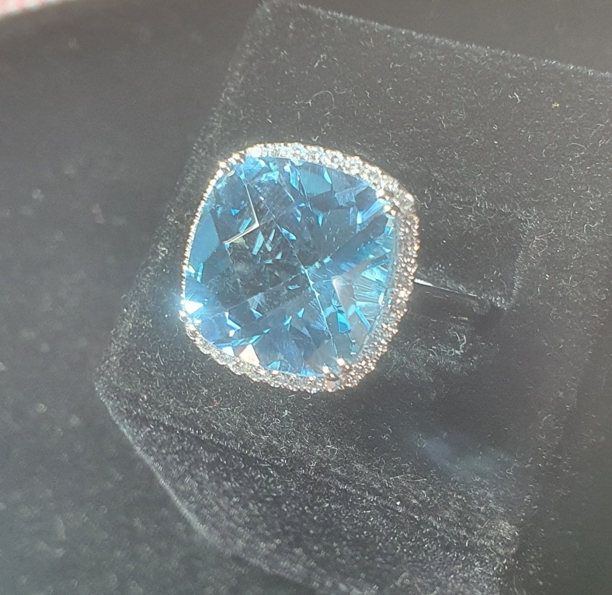 Bague En Or Blanc 18ct Sertie D Une Topaze Bleue Pavage Brillants -photo-5