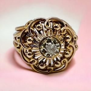 Une Bague En Or Jaune 18 Carats Sertie d'Une Pierre Blanche époque 1940