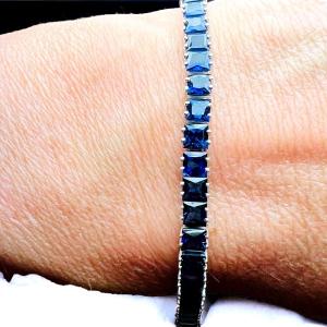 Bracelet In 18 Carat White Gold Set With Sapphire "princess Cut"