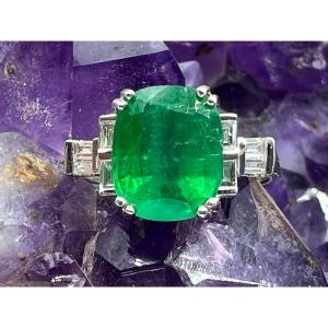 18 Carat White Gold Engagement Ring, 2.74 Carat Emerald And Diamonds