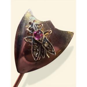 Antique Tie Pin, Late 19th Century, In 18-carat Gold, With A Stylized Fly, Rubies And Diamonds 