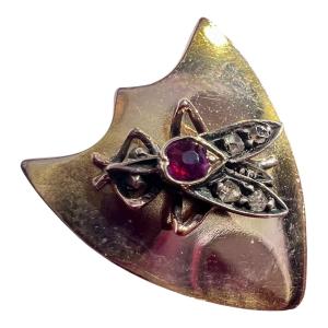 Épingle à cravate fin XIXe siècle en or 18 carats, rubis et diamants, motif mouche
