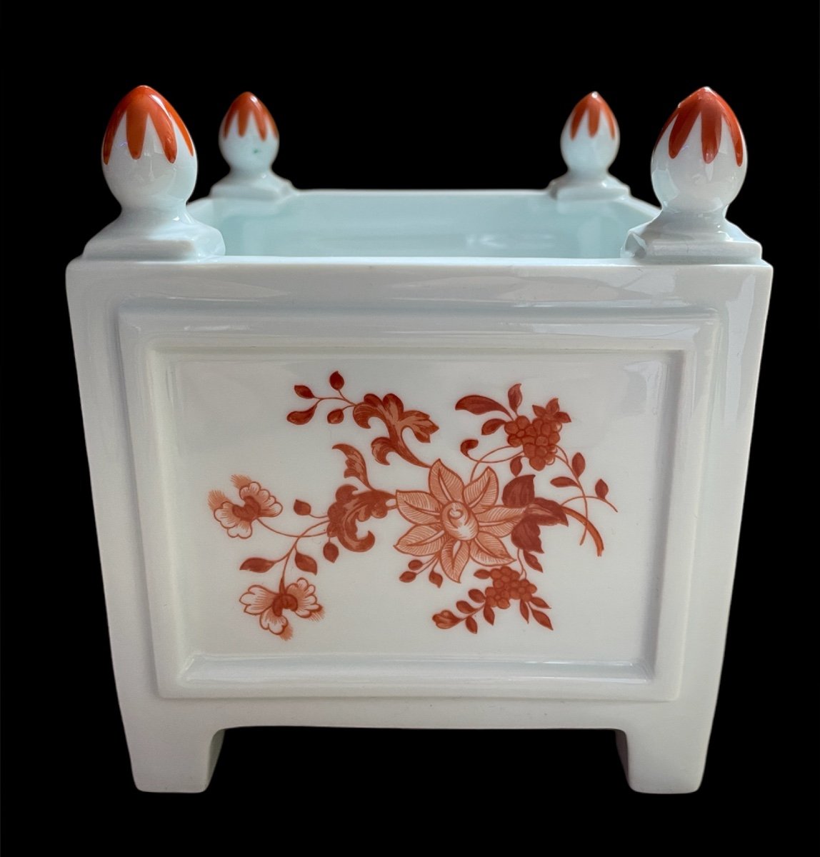 CACHET-POT  EN PORCELAINE DE LIMOGES MAISON RAYNAUD  MODÈLE AMPHITRITE  CAISSE À FLEURS