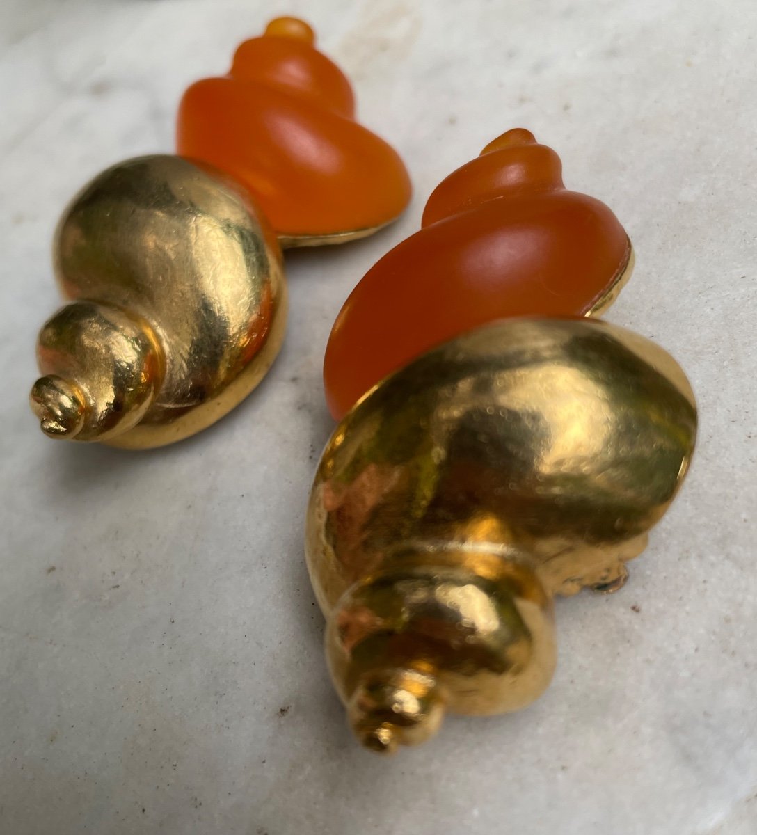 BOUCLES D'OREILLES CHRISTIAN DIOR  PAR GOOSSENS CLIPS COUTURE DIOR  DORÉ ET RÉSINE PARFUM DUNE-photo-4