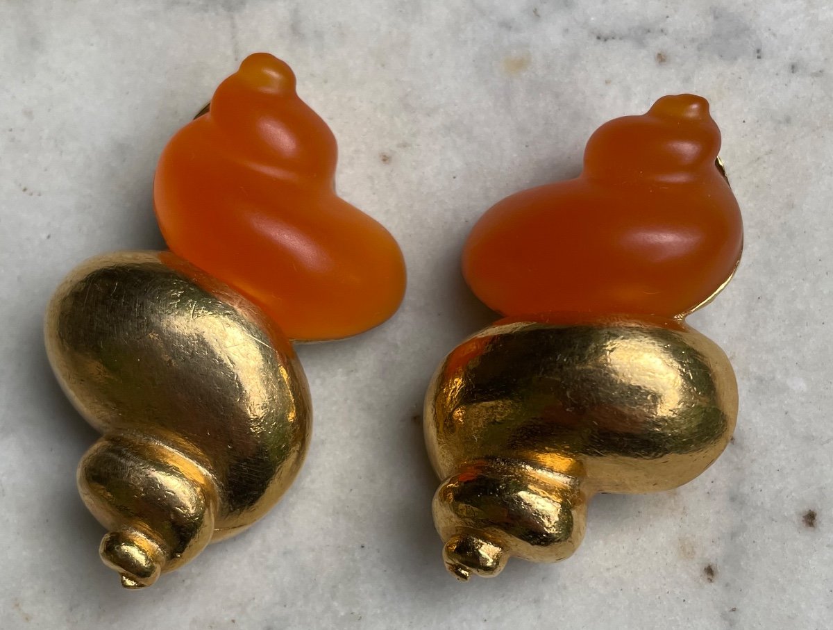 BOUCLES D'OREILLES CHRISTIAN DIOR  PAR GOOSSENS CLIPS COUTURE DIOR  DORÉ ET RÉSINE PARFUM DUNE