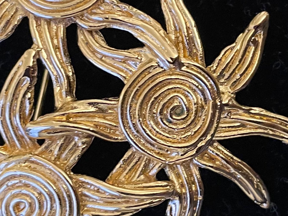 Yves Saint Laurent Couture Brooch Gold Metal Made In France Couture Jewelry Sun Brooch-photo-5