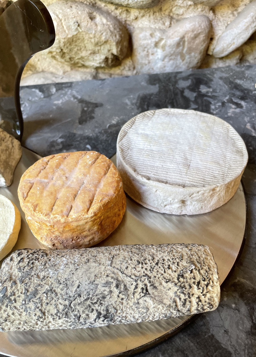 Cheese Board From Maison Christofle In Plexiglasses And Steel Christofle Steel Collection -photo-5