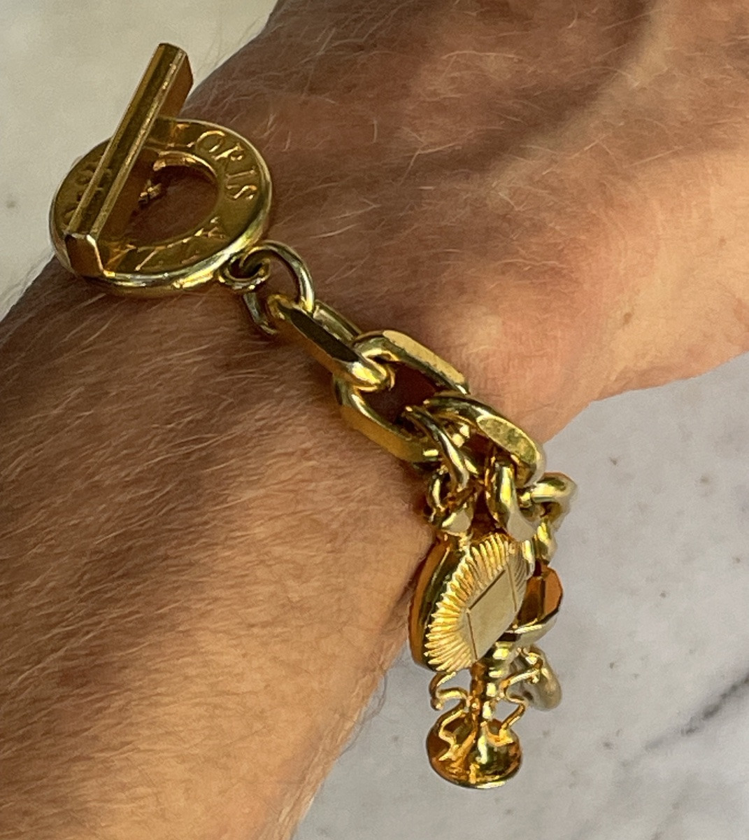 BRACELET  BRELOQUES COUTURE DE LA MAISON LORIS AZZARO EN MÉTAL DORÉ  GOURMETTE MAILLES FORÇAT-photo-8