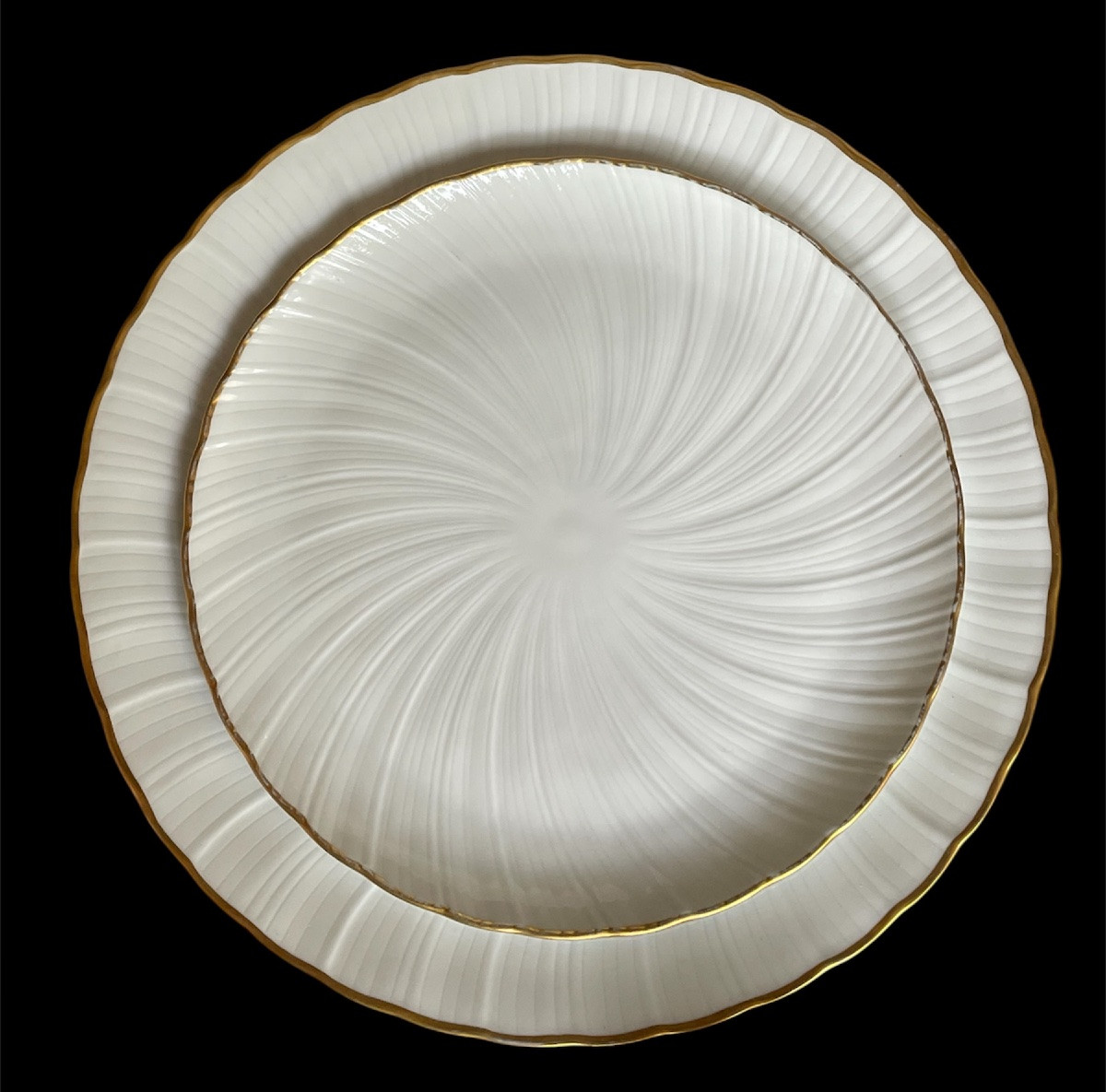 SERVICE  DE TABLE BERNARDAUD MODÈLE VERLAINE PORCELAINE  LIMOGES  LISERÉ DORÉ  MOTIF PÉTALE-photo-3