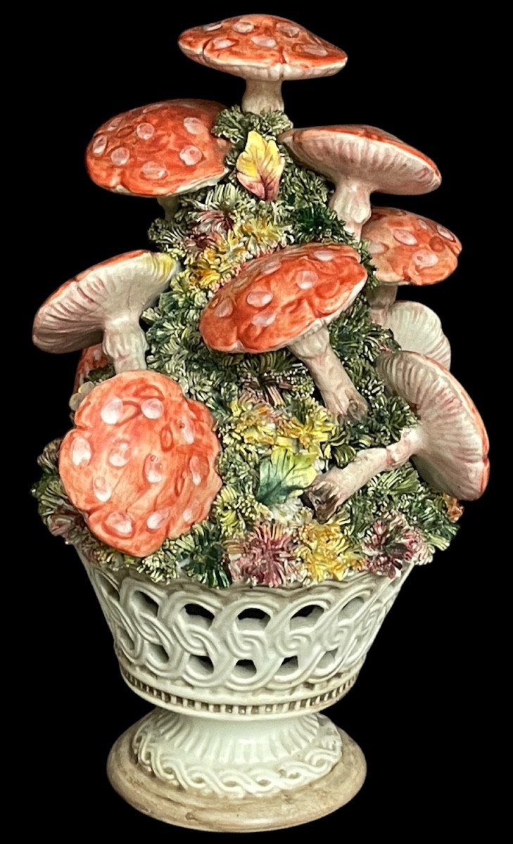 TOPIAIRE DE CHAMPIGNONS ET MOUSSE TROMPE-L'ŒIL EN PORCELAINE  TOSCANE. CÉRAMIQUE 