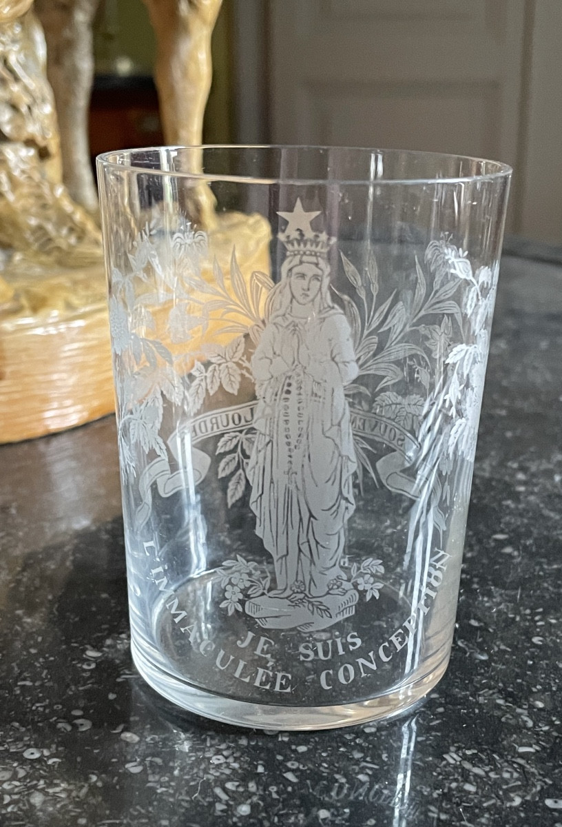 VERRE  SOUVENIR  DE NOTRE-DAME DE LOURDES EN CRISTAL VERS 1930  